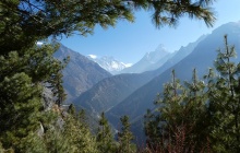 Vol Katmandou - Lukla (2800 m) ou Ramechap - Lukla.  Trek sur Phakding (2600 m)